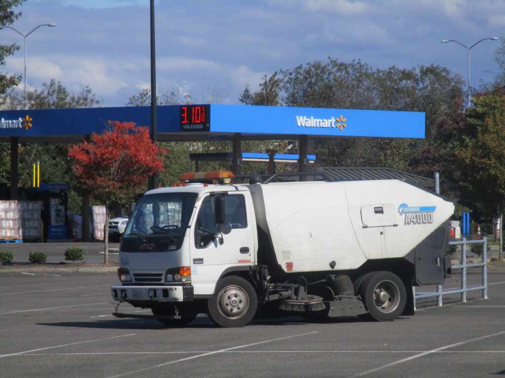 Sweeper truck